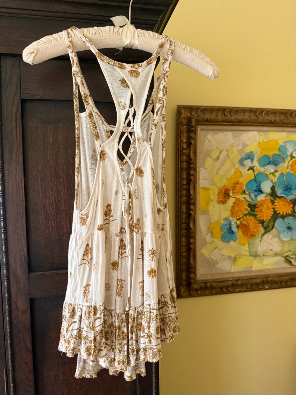 White Floral Print Tiered Top with Gold Motif - Picture 5 of 6